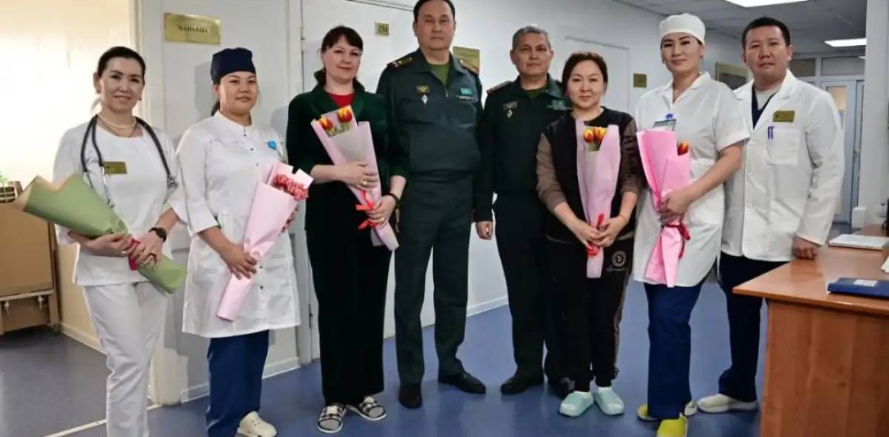 Астанада әскери дәрігерлер мен пациенттерді құттықтады