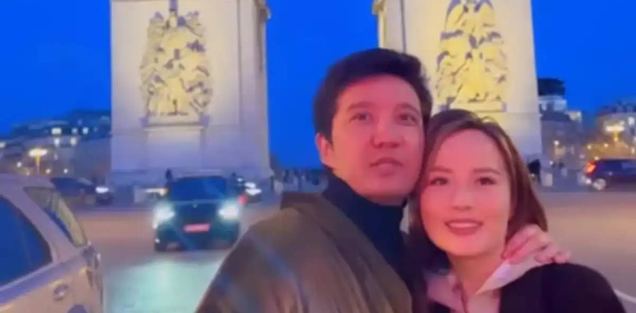 Айқын әйелі Жұлдызды Эйфель мұнарасының қасында туған күнімен құттықтады