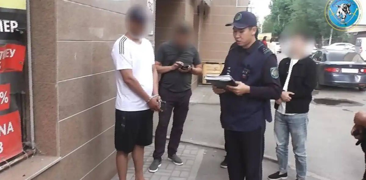 Астанада синтетикалық есірткі жасырған күдікті қолға түсті