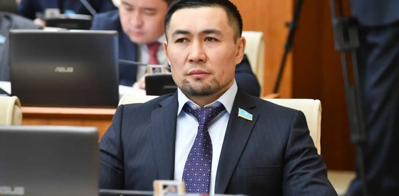 «Ажырасқандарға табыс салығын арттыру қажет»: Мәжіліс депутаты ажырасуға мемлекеттік баж салуды ұсынды