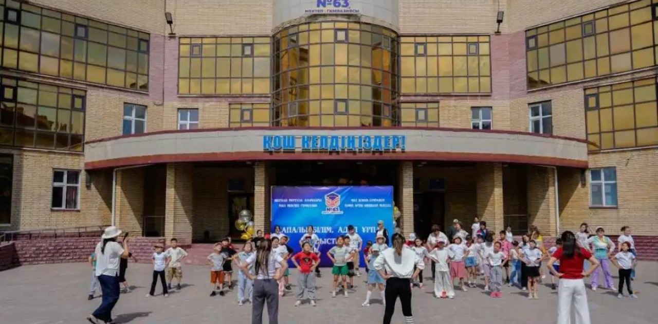 Лагерьде балаларға қолөнер және ағаш өңдеу бойынша дәрістер өтіп жатыр