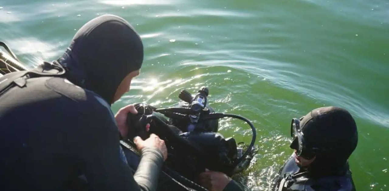 14 метр тереңдікте тікұшақтың сынықтары мен бір адамның мәйіті анықталды (ВИДЕО)