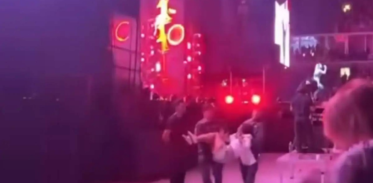 Джей Лоның концерті: Жанжал шығарған әйел полицейдің жары болып шықты