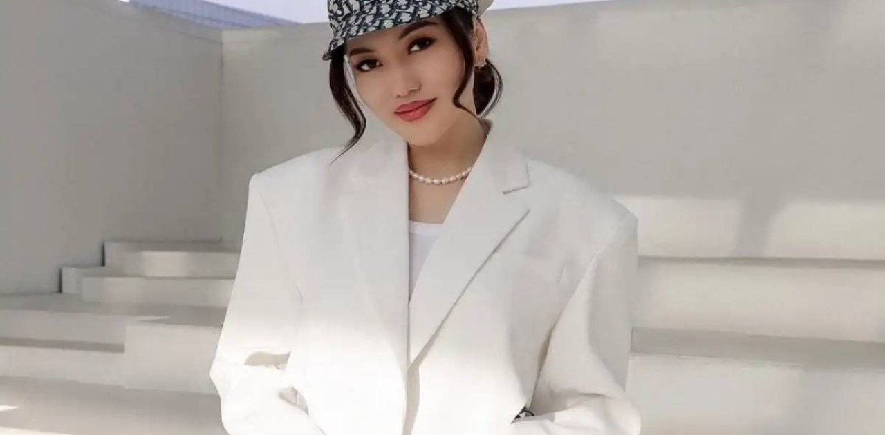 Ерке Есмахан АҚШ-тағы тыңдармандарынан кешірім сұрады