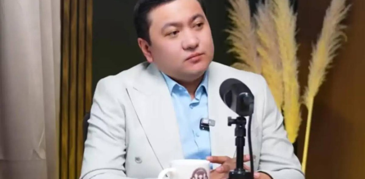 Танымал журналист Асхат Садырбай тағы бір әйелге үйленбекші болғанын айтты