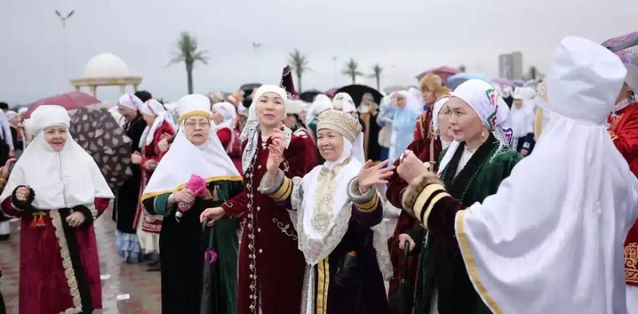 Маңғыстаулықтар қазақтың ұлттық киімімен әлемдік рекорд орнатты