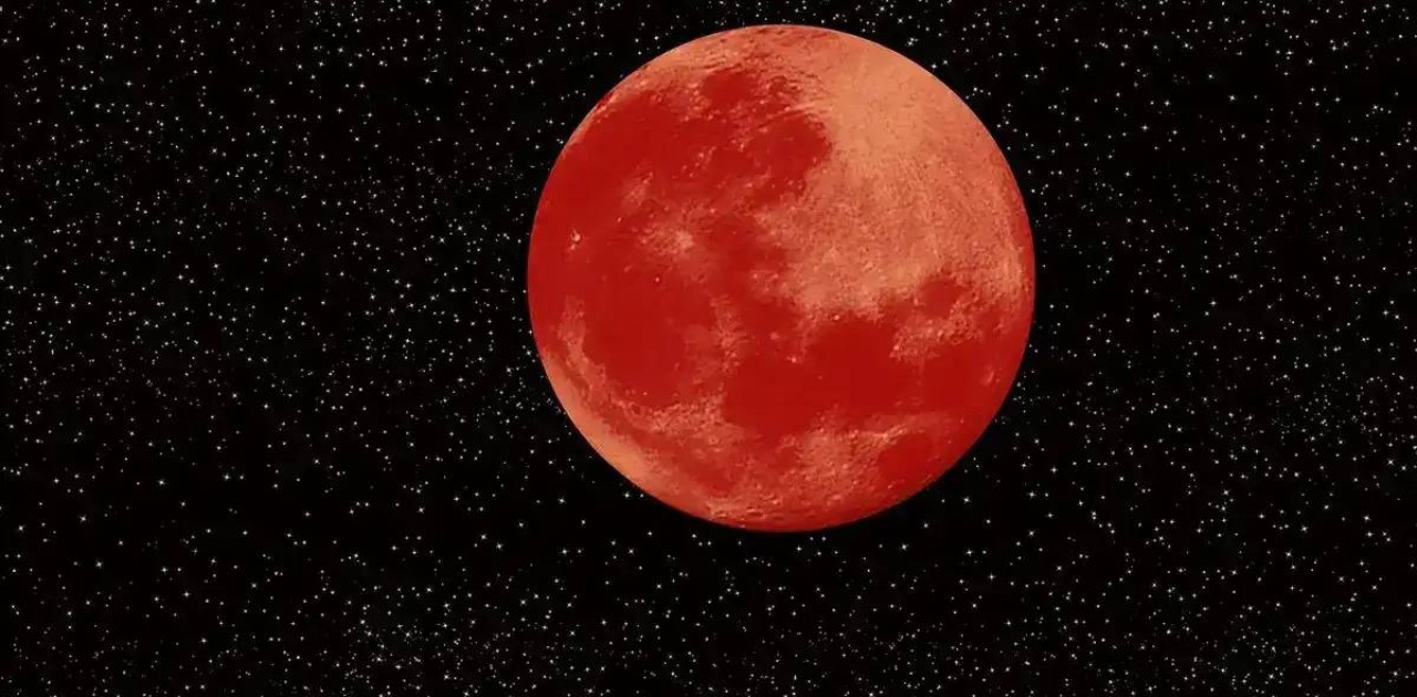 Астанада Ай қызыл түске боялды