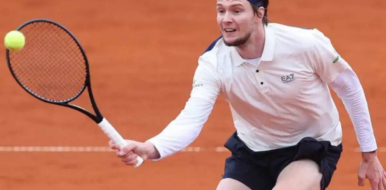 Александр Бублик Мадридтегі турнирде қазіргі чемпионды жеңді