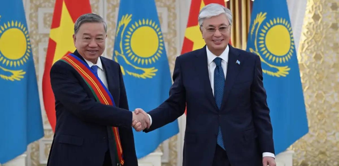 Президент То Ламды І дәрежелі «Достық» орденімен марапаттады