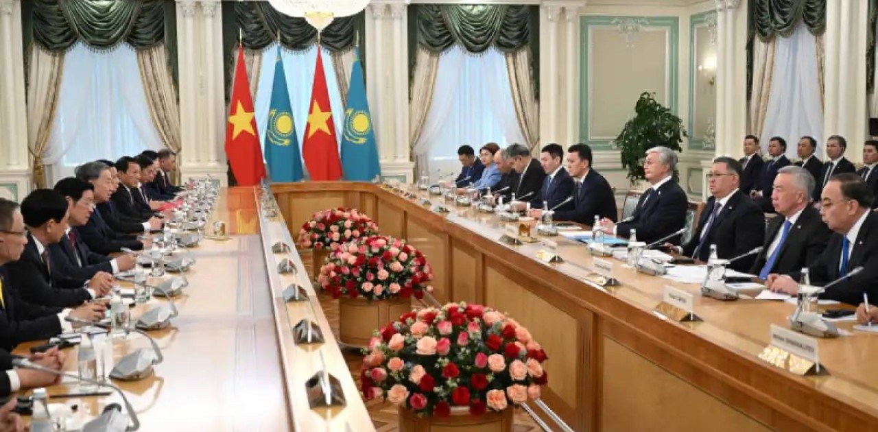 Қасым-Жомарт Тоқаев пен То Лам кеңейтілген құрамда келіссөз жүргізді