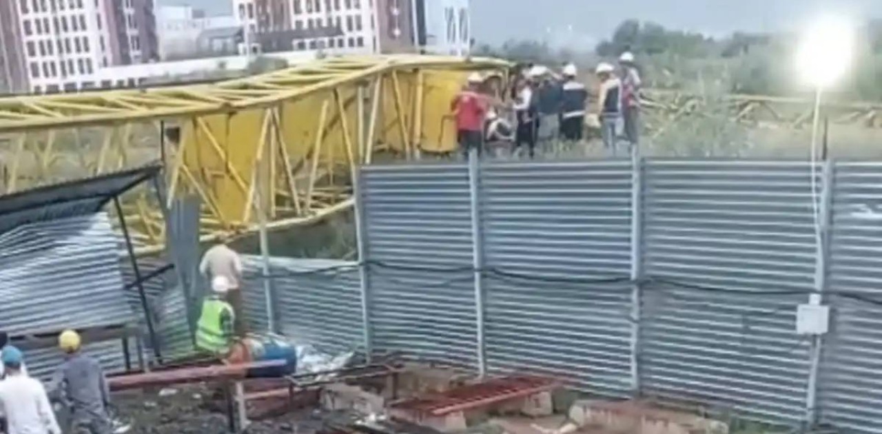 Елордада құрылыс алаңында кран құлап, бір жұмысшы қаза тапты