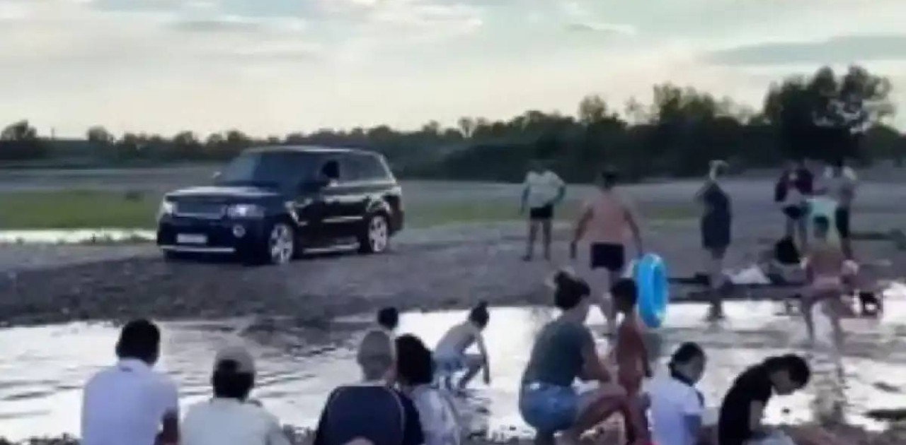 Жағажайда көлікпен «шоу» жасаған жүргізуші жауапқа тартылды (ВИДЕО)