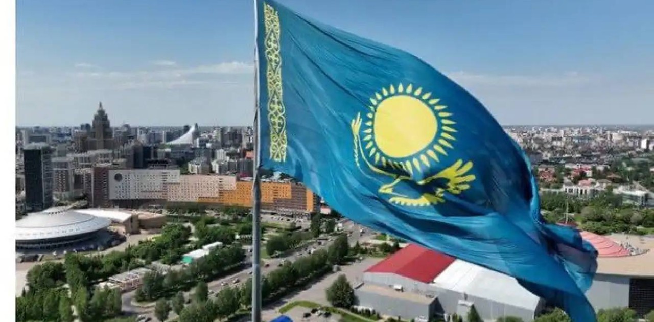 Депутаттық корпус өкілдерімен бірге Мемлекеттік Туды көтеру рәсімінің куәсі болдым - Табиғат Зейнұлқабден