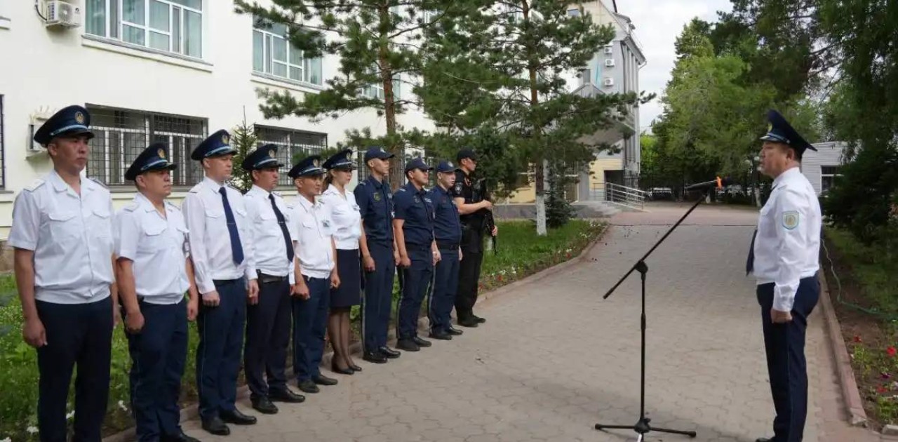 Полицейлер қызметте қаза тапқан әріптестерінің рухына тағзым етті