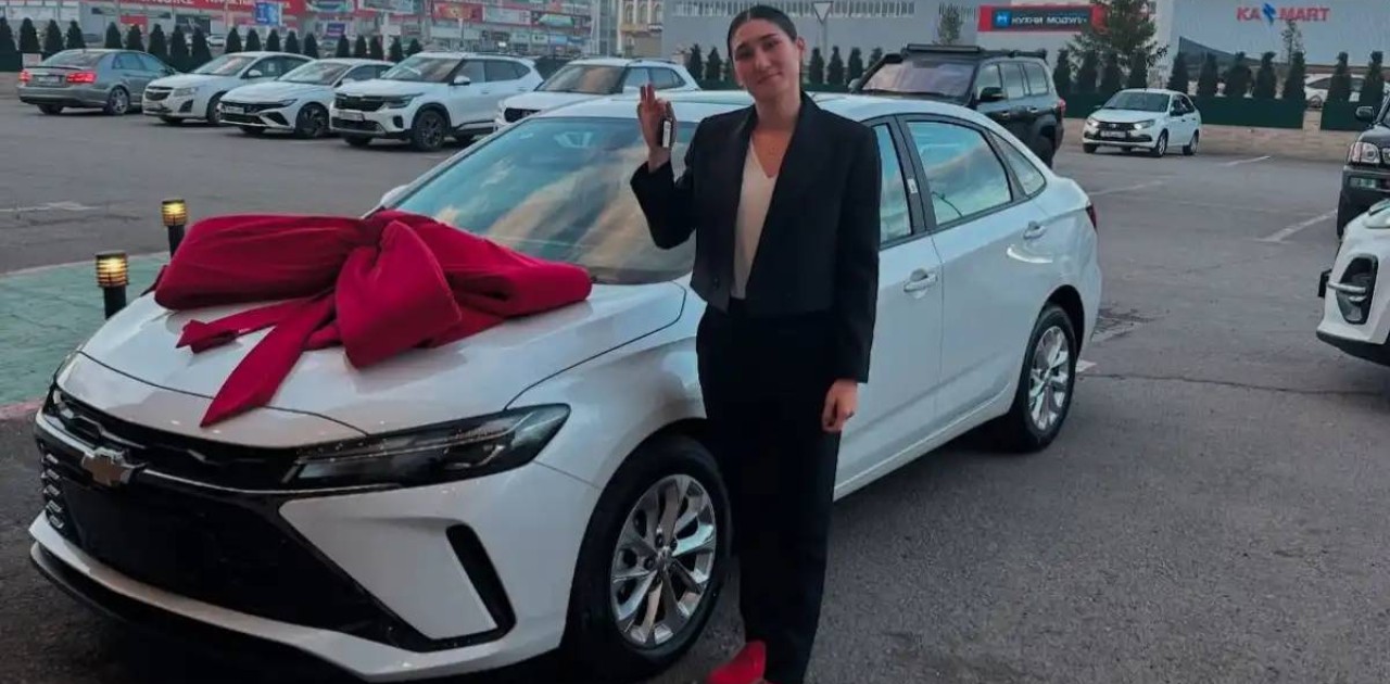 Қарағанды облысының бокс федерациясы әлем чемпионы Аида Әбікееваға қымбат көлік сыйлады