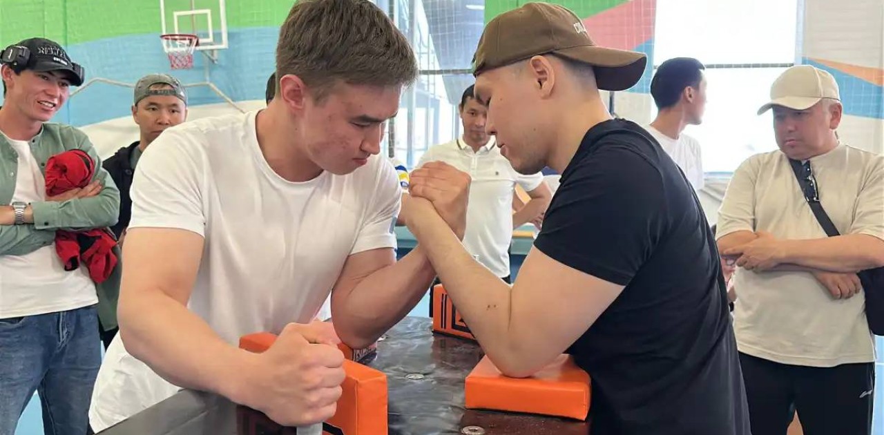 Астанада қол күресінен ашық турнир өтті