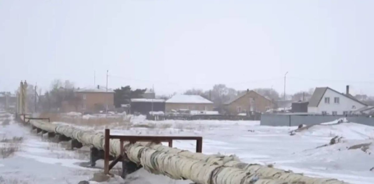 «Уәде етілген жылу әлі жоқ»: Қарағанды облысында тұрғындар дірдектеп тоңып отыр