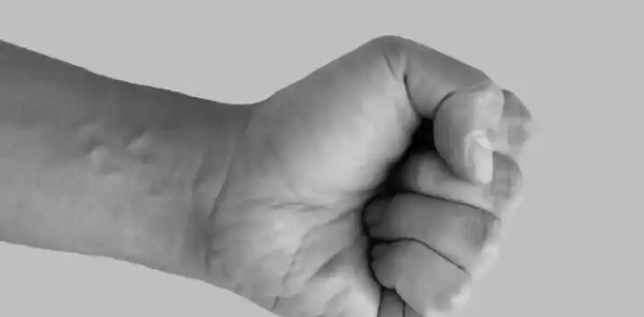 «30 мың теңге қарызын сұрағаны үшін ұрған»: Атырауда соққыға жығылған ер адам ауыр халде жатыр