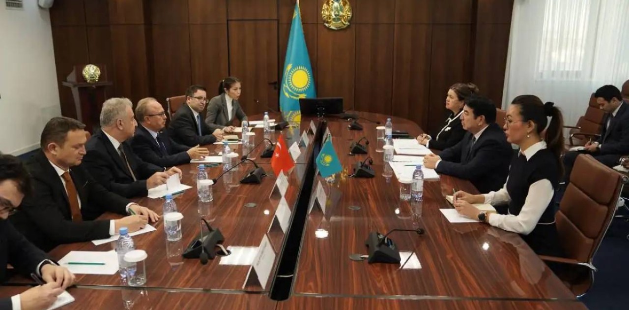 Оқу-ағарту министрі Түркияның Қазақстандағы елшісімен кездесті