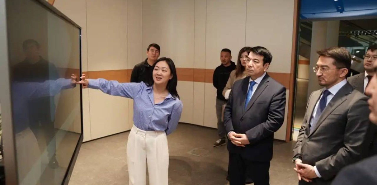 Ғани Бейсембаев білім саласындағы стартап жобалармен танысты