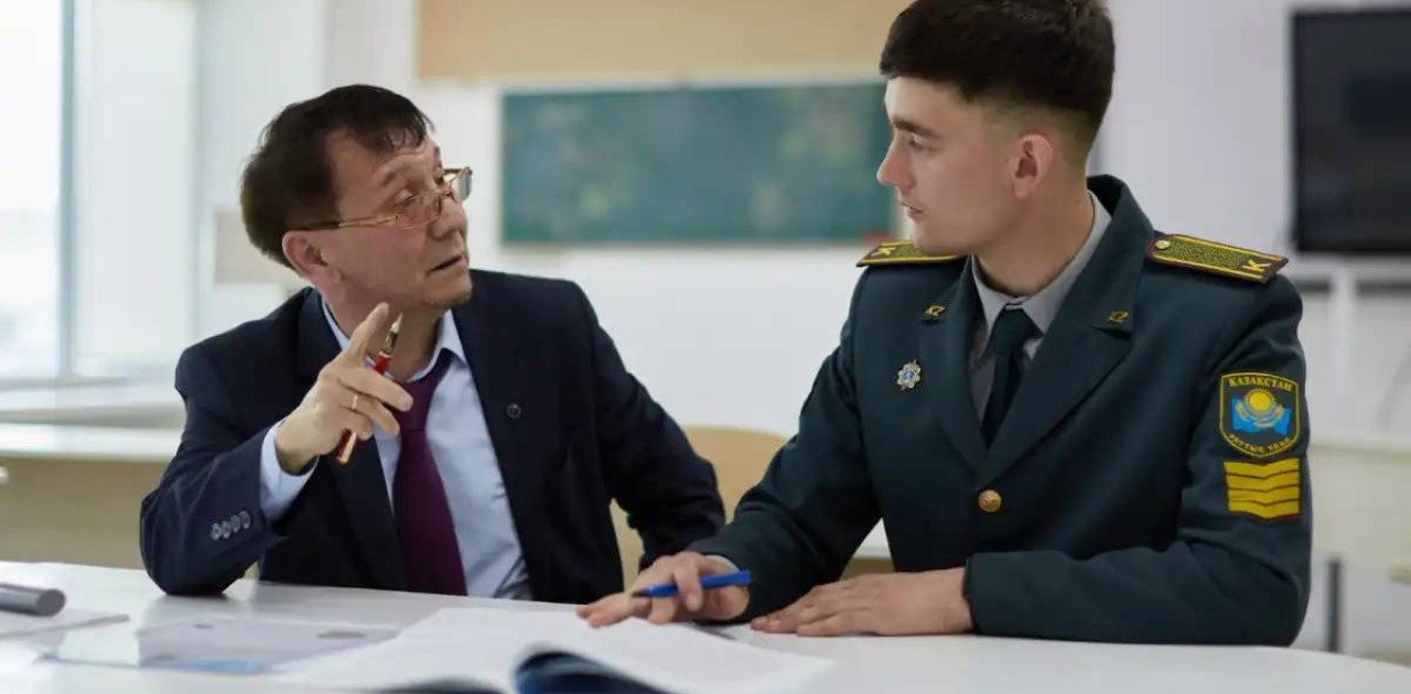 Ұлттық ұлан курсанты оқулық әзірледі