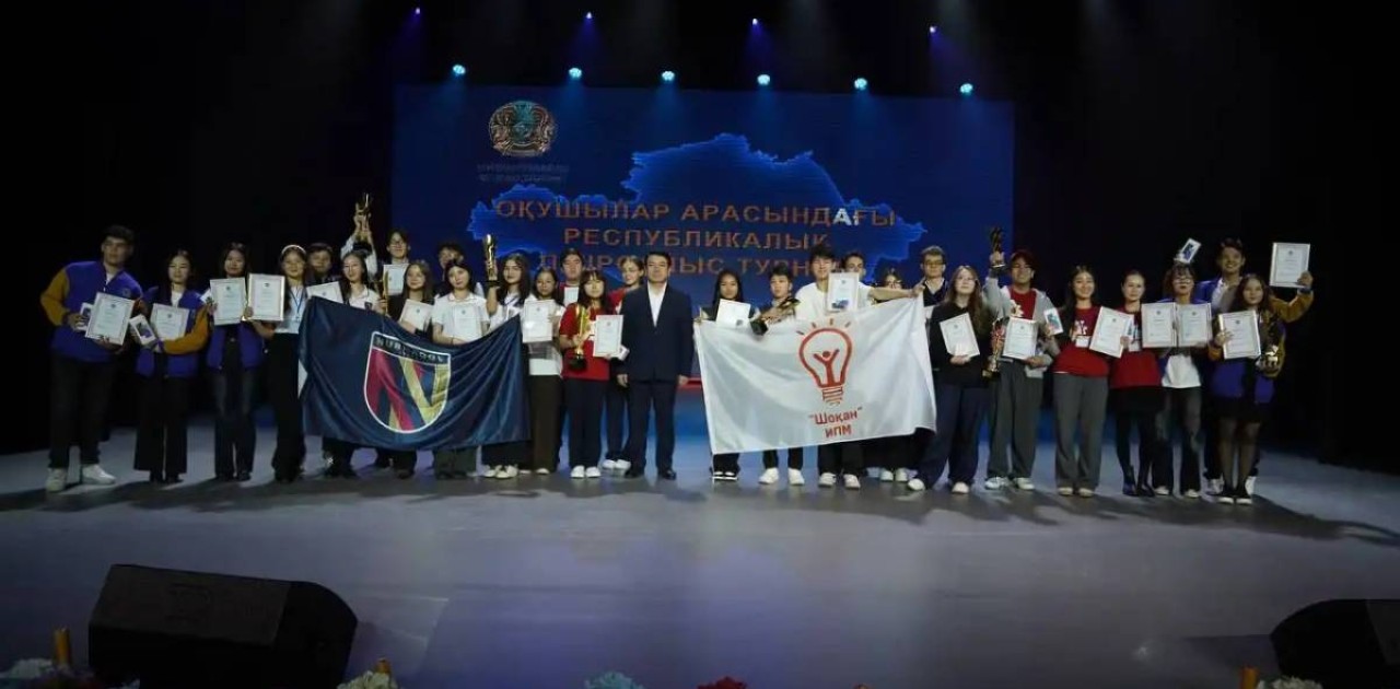 Министр оқушылар арасындағы пікірсайыс турнирінің жеңімпаздарын марапаттады