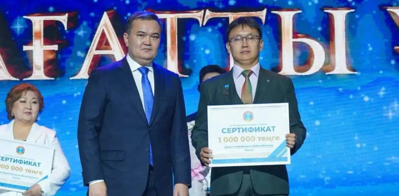 Астана әкімі ұстаздарды кәсіби мерекесімен құттықтады