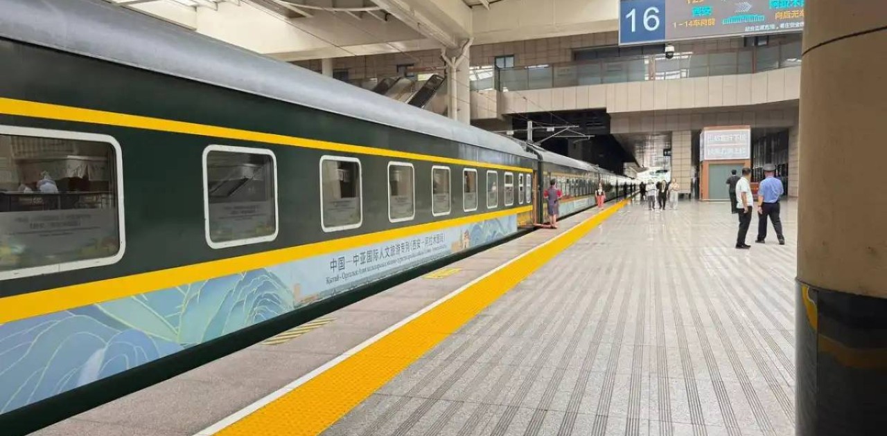 «Сиань-Алматы» бағыты бойынша алғашқы туристік пойыз сапарға аттанды