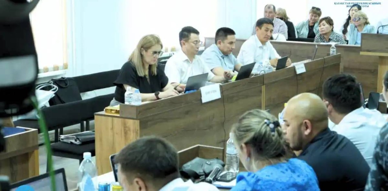 «Оны көрген жоқпын»: Айыпталушы Тоқтаубаев Шерзаттың анасының түсініктемесін жоққа шығарды