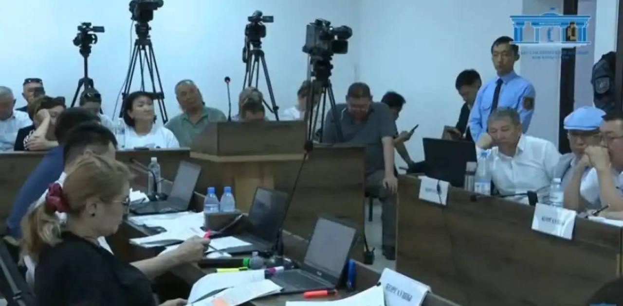 «Ешқандай да бандит емеспін»: айыпталушы өзін «хуторский» деп таныстырмағанын айтты