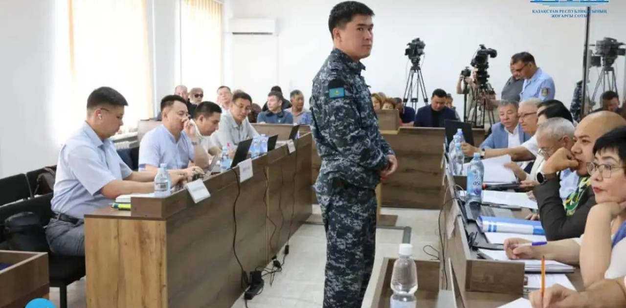 «Сол күні ғана көрдім»: айыпталушы Дархан Әскентай басқа айыпталушыларды танымайтынын айтты