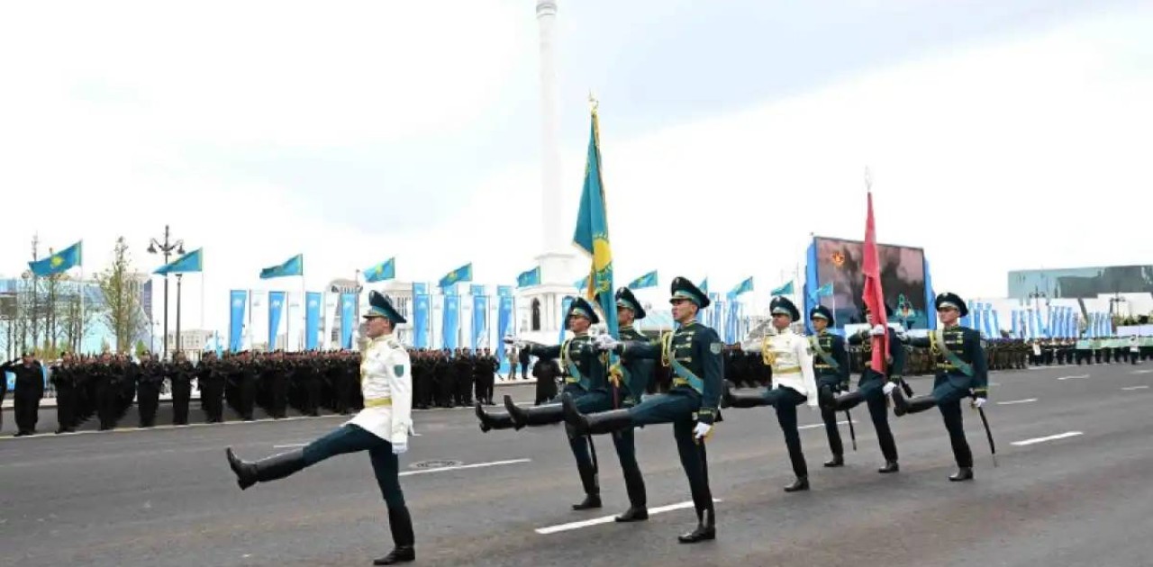 Астанада Жеңістің 80 жылдығына арналған әскери парад басталды