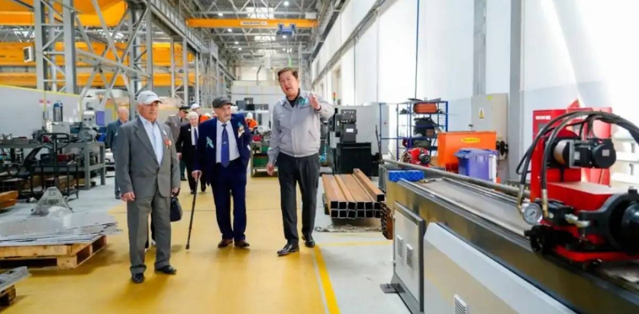 Астаналық тыл еңбеккерлері әскери техникалар шығаратын зауытты аралады