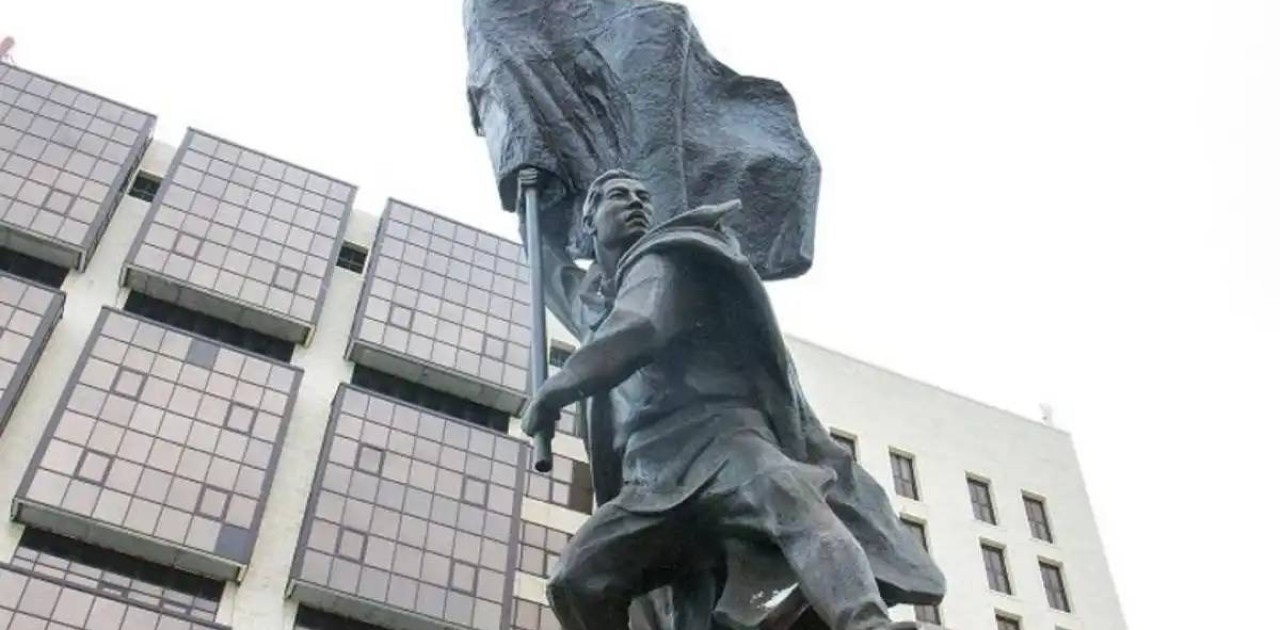 Астанада Ұлы Отан соғысының батырларына арналған ескерткіштер аумағында сенбілік өтті