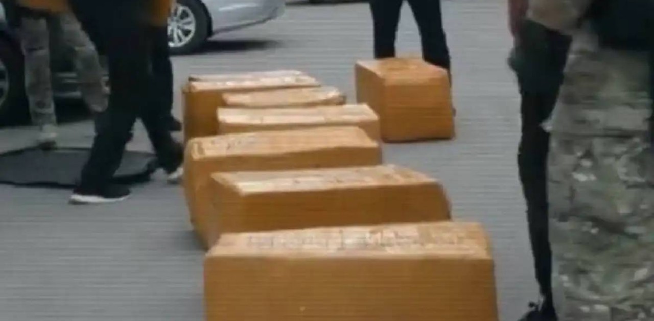 Астанада екі ер адамнан 270 келіден астам есірткі мен тапанша тәркіленді