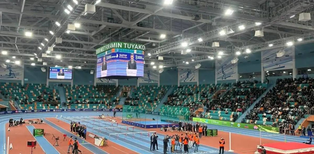 Елордада жанкүйерлер турнирден соң спорт кешенін жинады