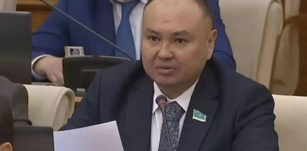 «Қашанға дейін ақшаны құмға сіңдіріп отырамыз»: депутат Ресейден 5 млрд теңгеге сатып алынатын су туралы айтты