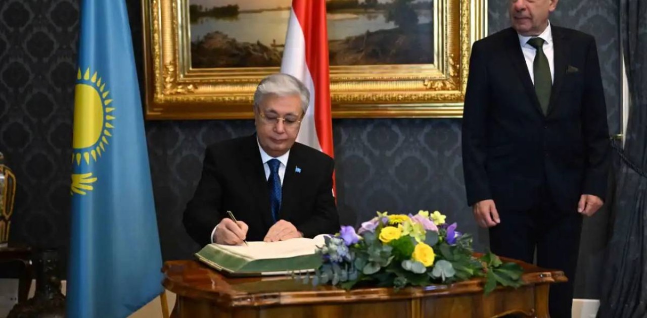 Қасым-Жомарт Тоқаев Құрметті қонақтар кітабына естелік жазба қалдырды