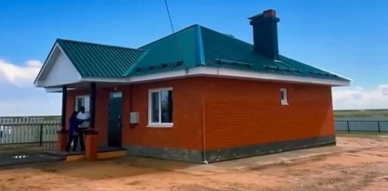 Қостанай облысында көктемгі су тасқынынан зардап шеккен отбасыларға жаңа үй салынды
