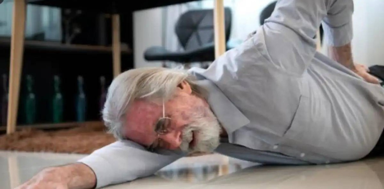 Теміртауда жасөспірімдер жалғызбасты қартты ұрып-соққан