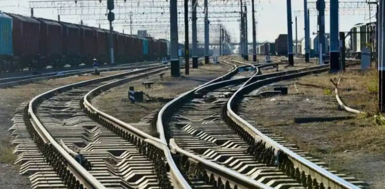 Алматы облысында ер адамды пойыз қағып кетті