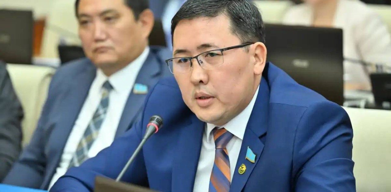 «Бір тиын да алған жоқ»: Анас Баққожаев агроғалымдардың мәселесін көтерді