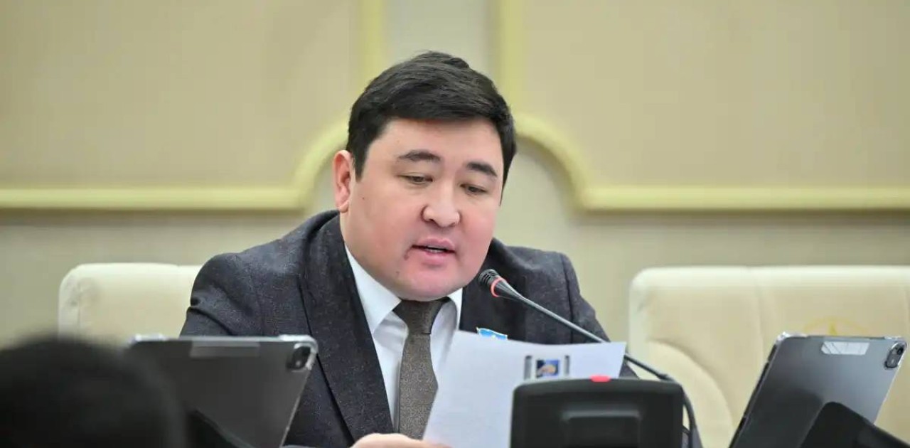 «Басы бар, аяғы жоқ әрекет»: депутат Сәрсенғалиев қоқысты сұрыптау жүйесін сынады