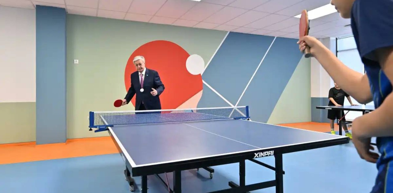 Қасым-Жомарт Тоқаев Шымкенттегі №2 Оқушылар сарайында теннис ойнады