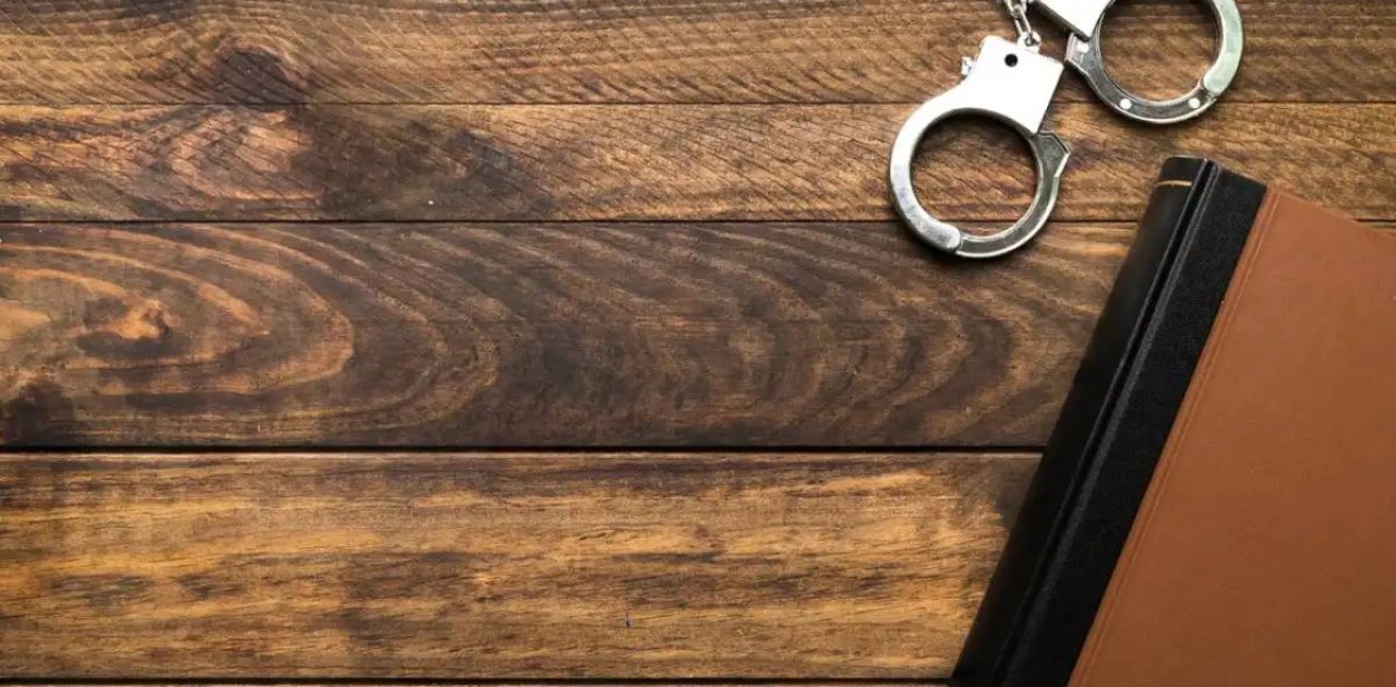 «Аулаға көміп тастаған»: Щучьеде баланы азаптап өлтірген өгей анасы мен әжесі сотталды