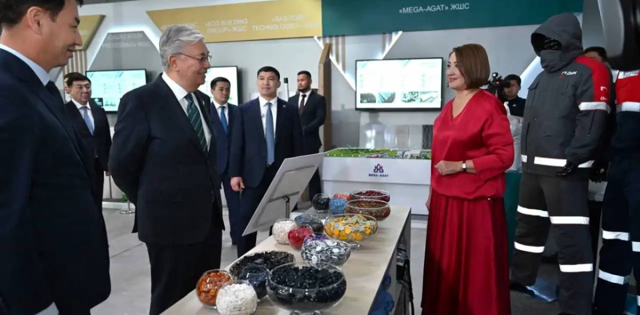 Президент Түркістан облысының өндірістік паркіндегі кәсіпорындарды аралады