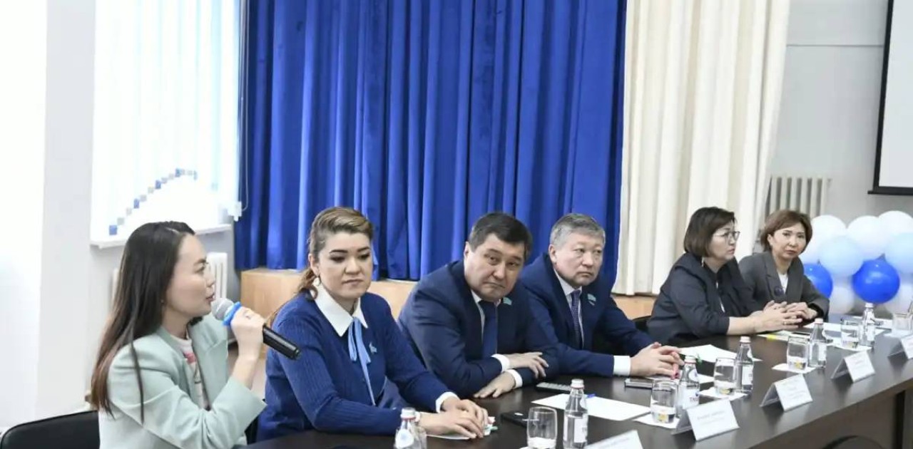 Елордалық мектепте аутизмі бар балалармен жұмыс істеу тәсілдері талқыланды