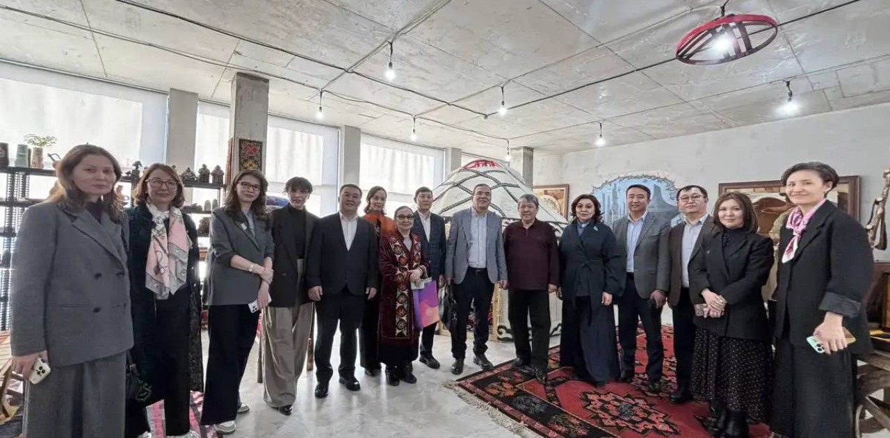 «Бас редакторлар клубы» мүшелері ÓzgeEpic креатив хабы жұмысымен танысты