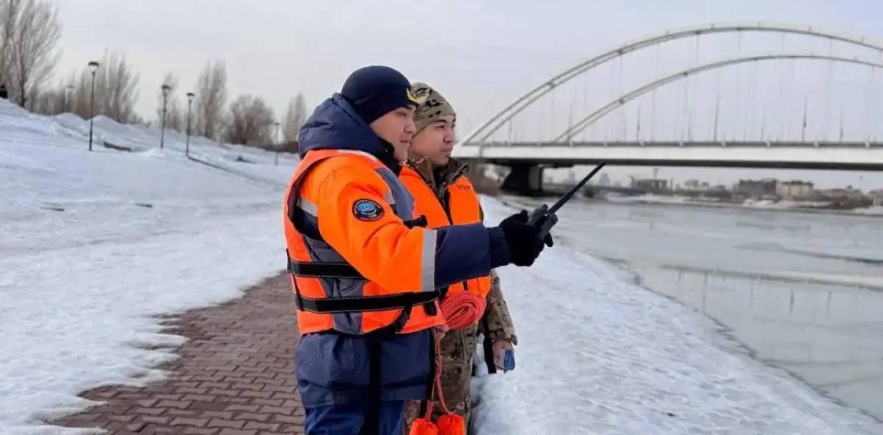 Есіл өзенінде мұздың еруі: елордалық құтқарушылар үндеу жасады