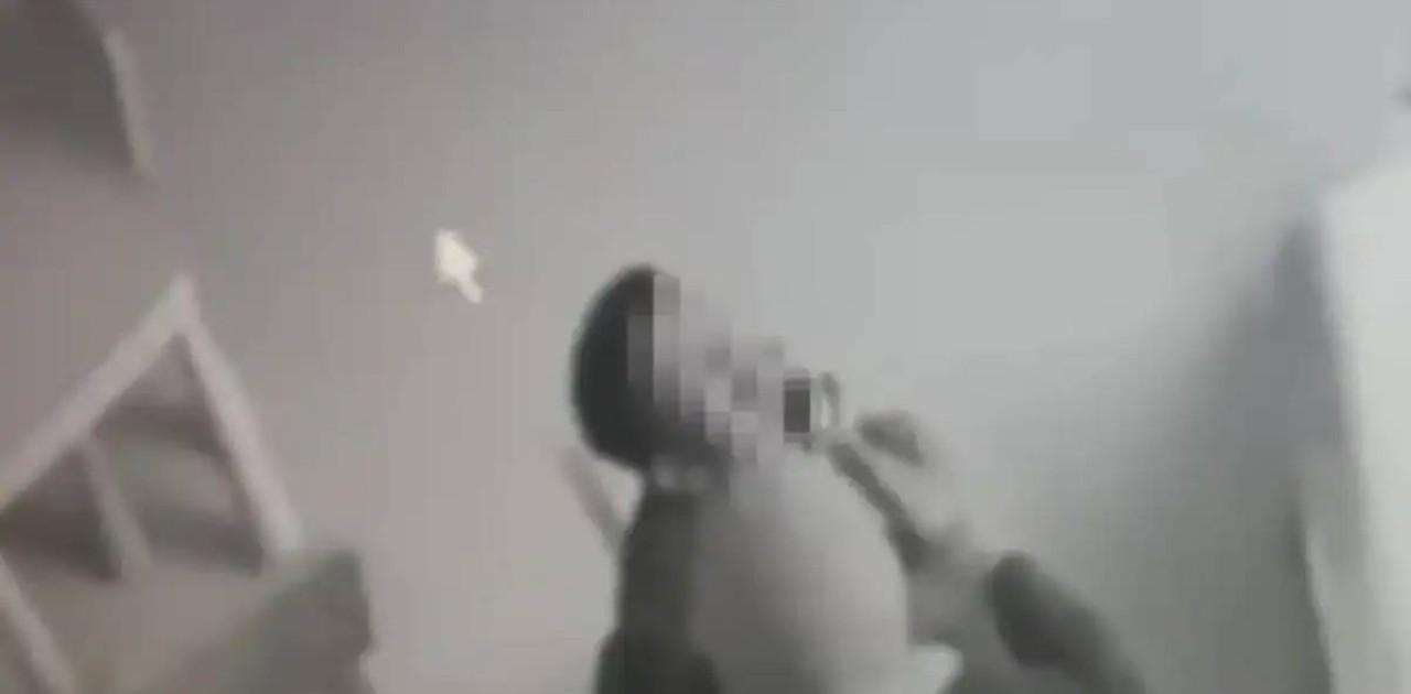 Алматыда балабақша тәрбиешісі сәбиді қылғындырған (ВИДЕО)